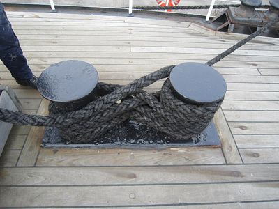 Bollard / bitts