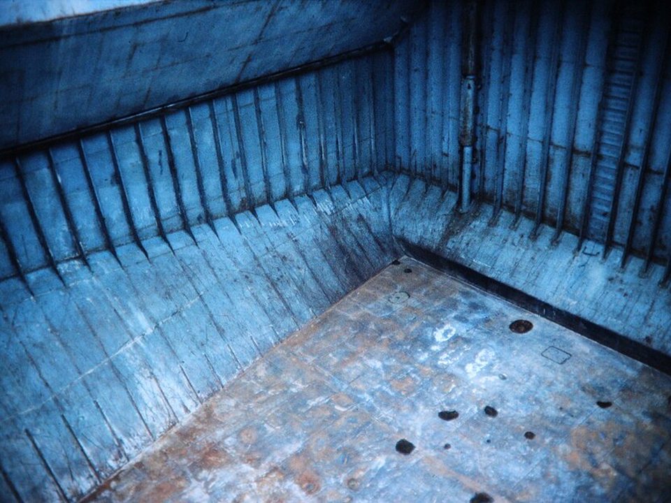 Cargo-hold lining
